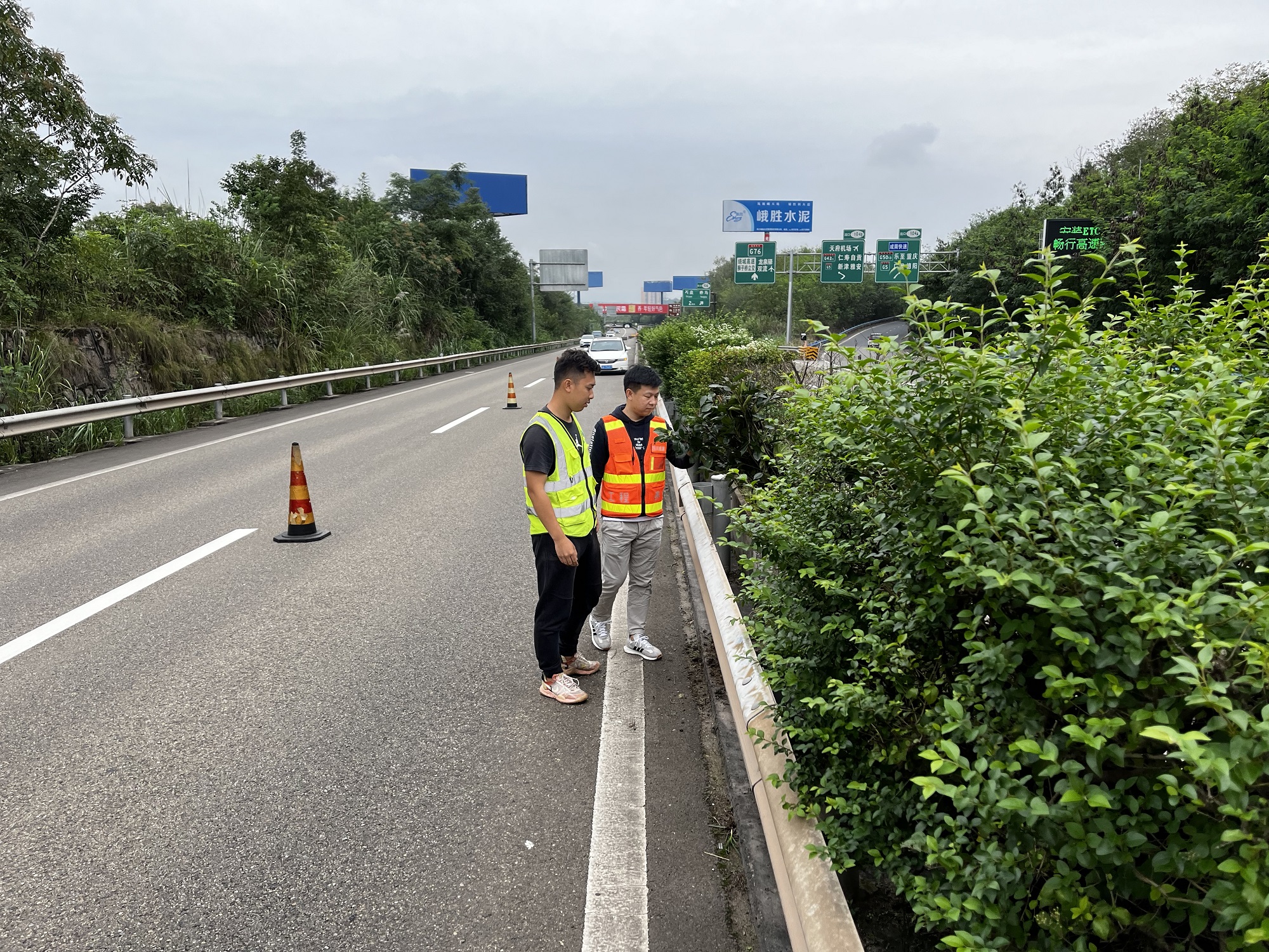 成都管理处组织施工单位开展施工前现场安全技术交底工作