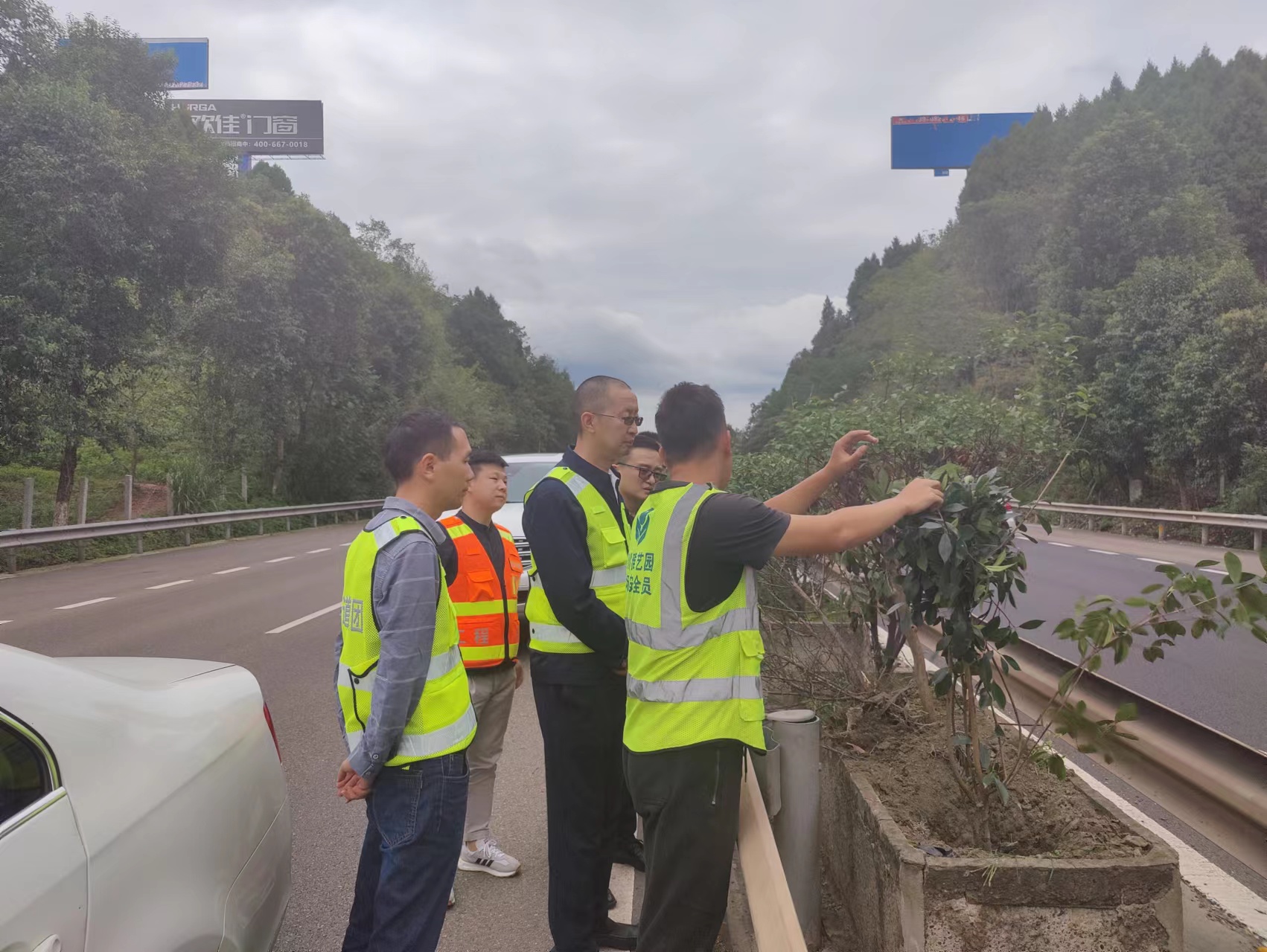 成渝分公司检查成渝高速成都段道路养护工作