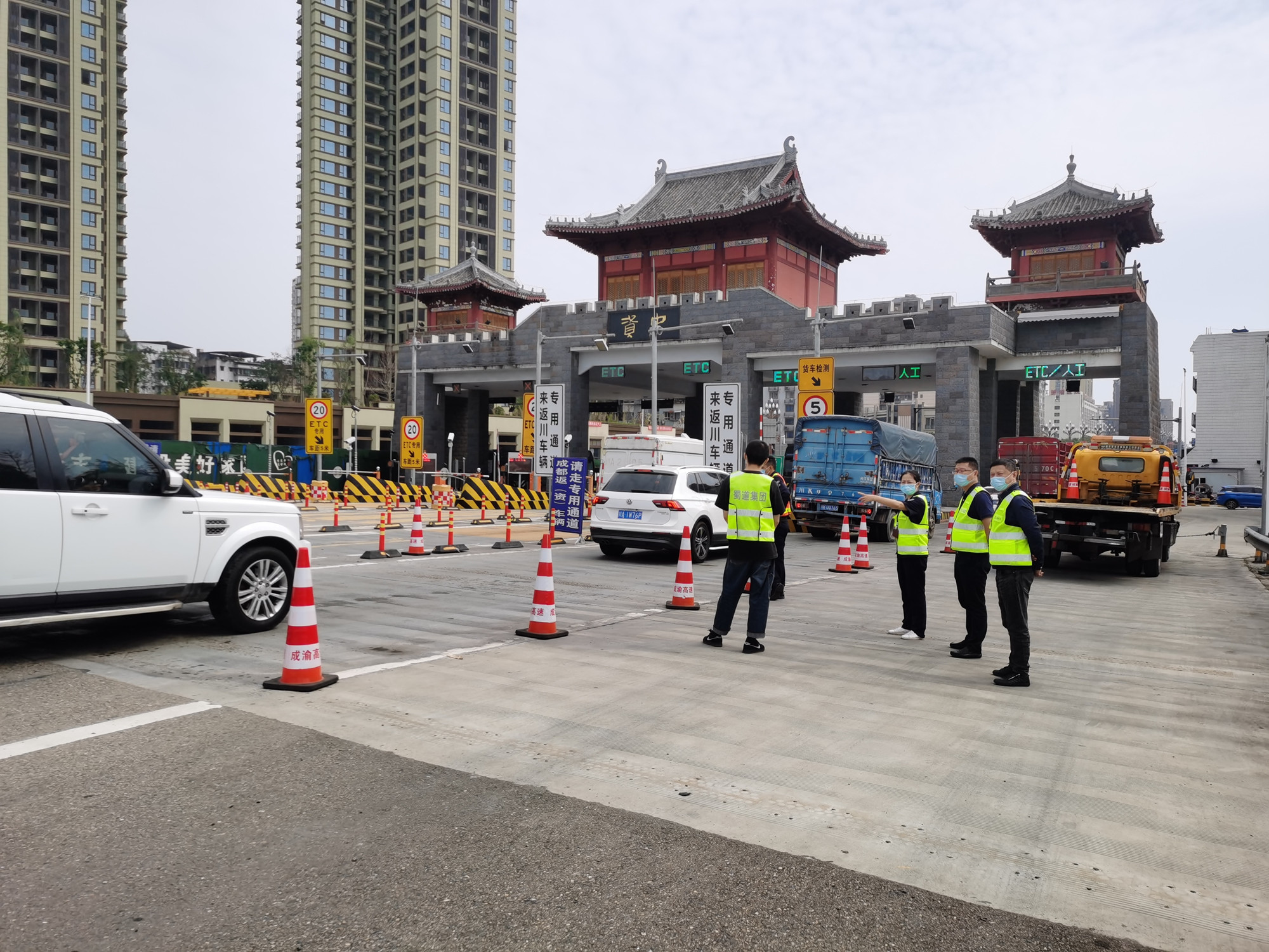 成渝分公司检查成渝高速国庆节前安全生产暨保通保畅工作