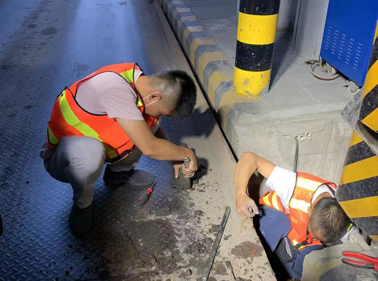 资阳管理处及时抢修计重设备故障