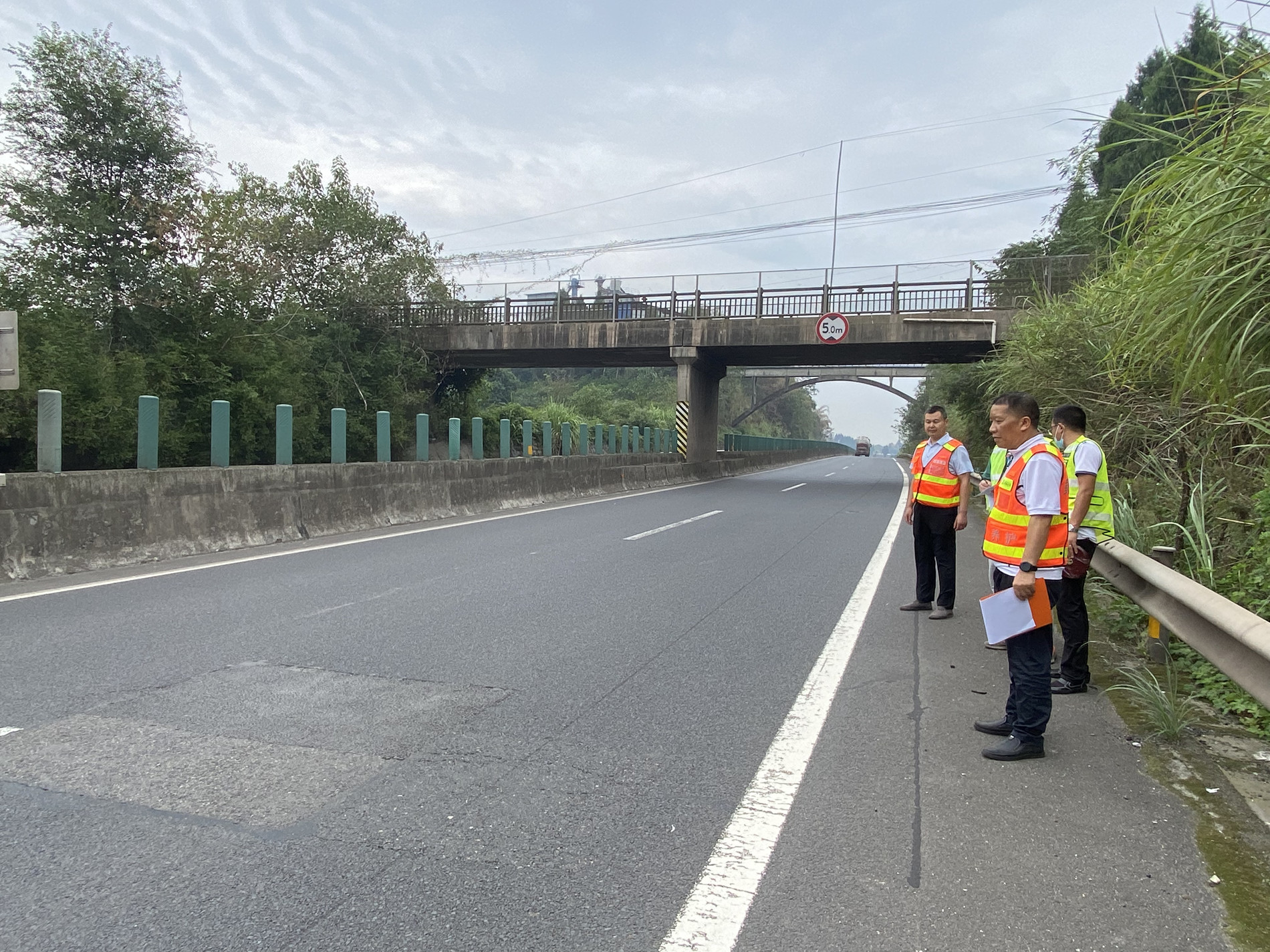 资阳管理处开展路面跳车病害联合调查