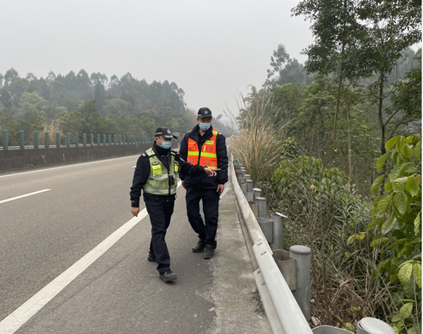 成渝高速内江联勤办开展春运道路安全隐患排查