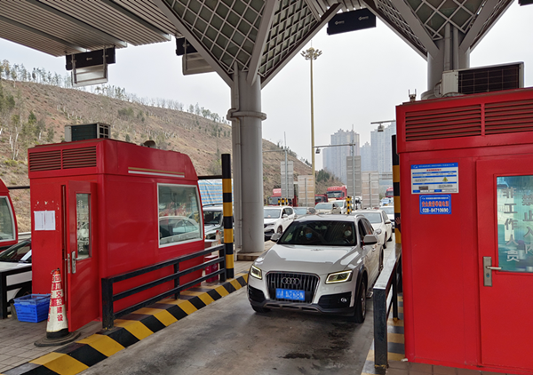 资阳管理处各收费站圆满完成元旦假期车道保通保畅任务