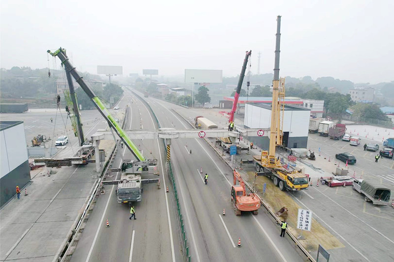 1.4+王兴宇 徐博 王燕+资阳管理处顺利完成资中停车区人行天桥拆除作业