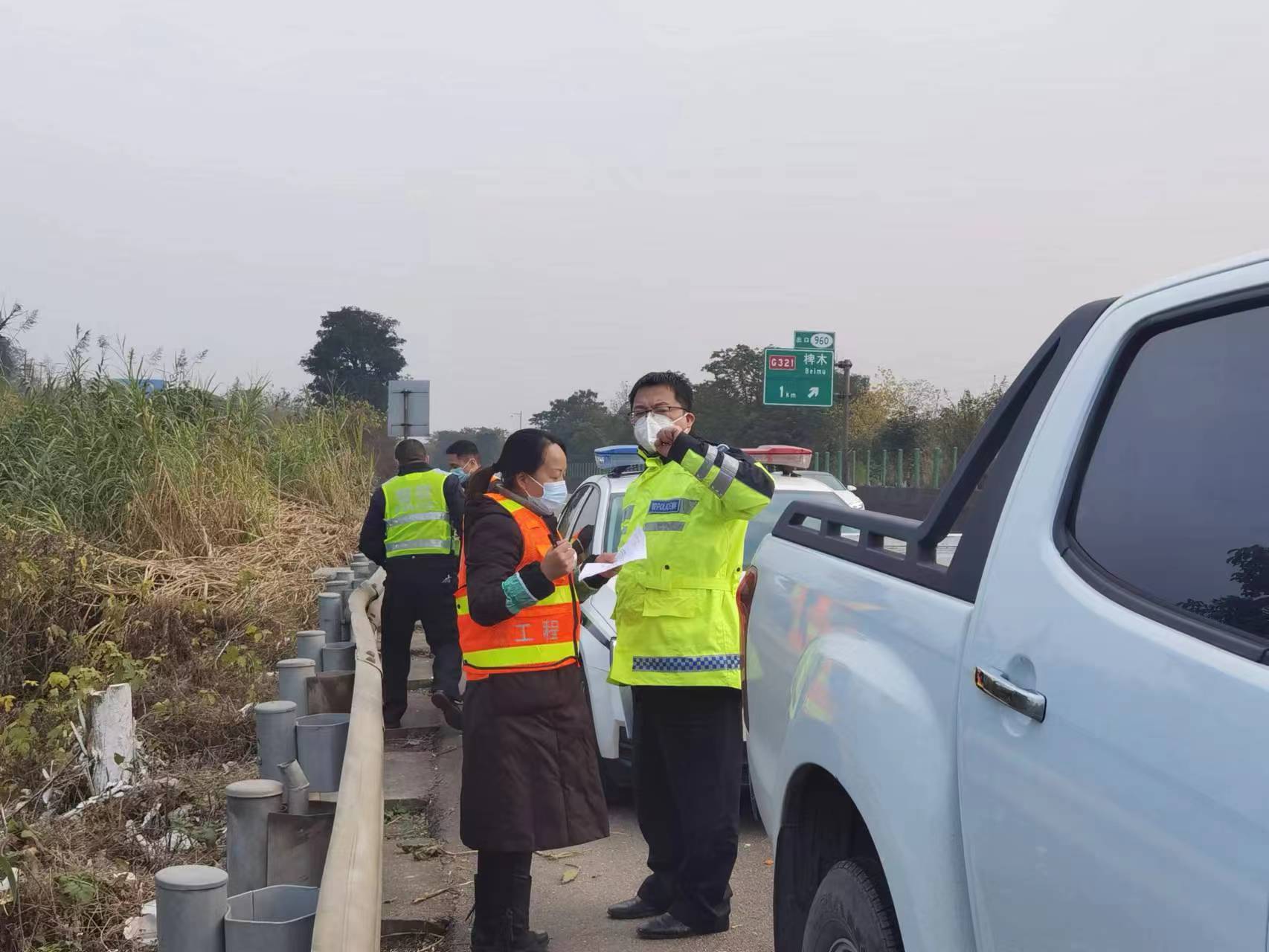2022.1.5+成渝分公司+内江管理处联合高速公安踏勘区间测速系统建设工作+覃敏