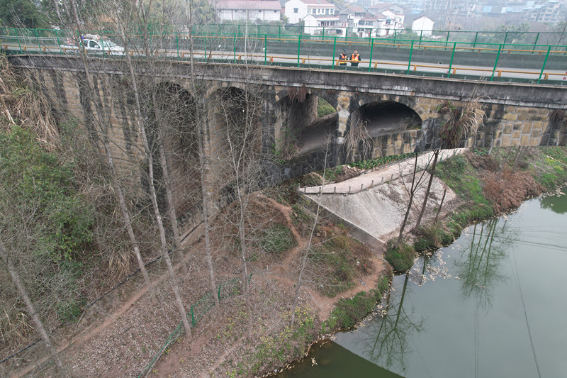 资阳管理处利用无人机开展桥下空间专项排查