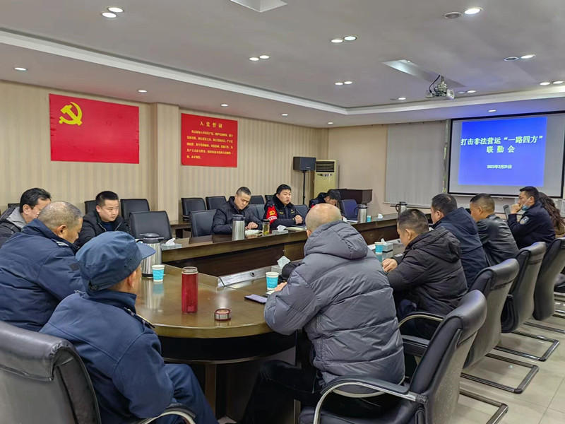 成渝高速内江联勤办召开打击非法运营专题联勤会