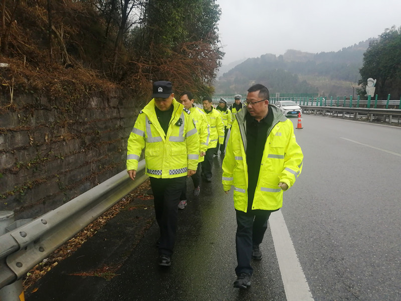 成都管理处党总支联合结对共建党组织开展道路交安设施专项安全检查