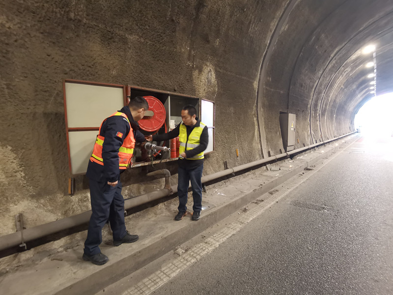 成都管理处开展龙泉山隧道安全专项检查