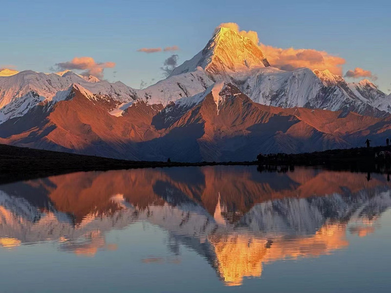 日出东方——四川成渝高速公路股份有限公司成渝分公司方媛_副本