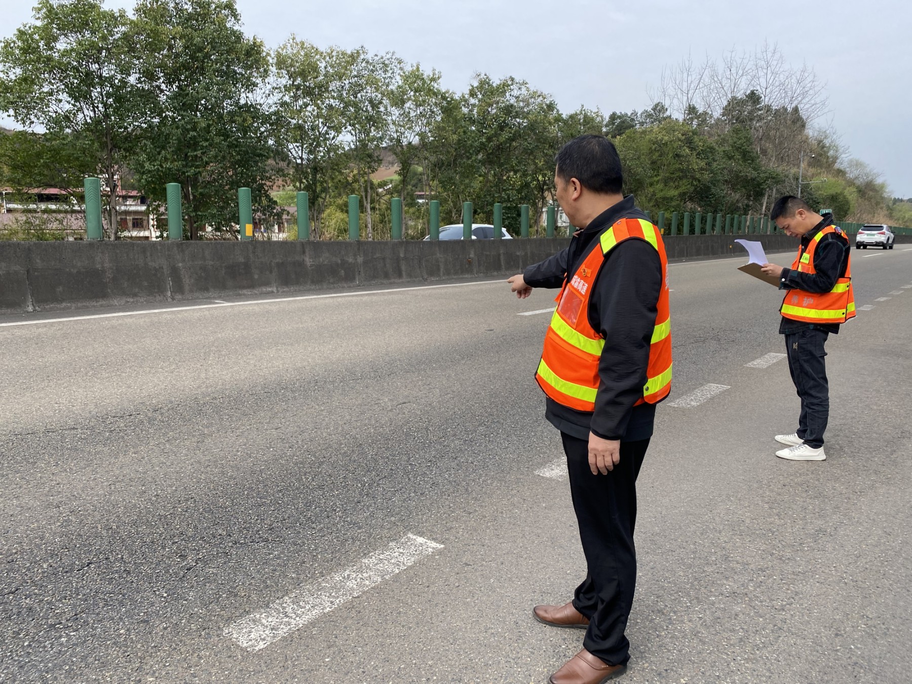 资阳管理处开展路面病害调查