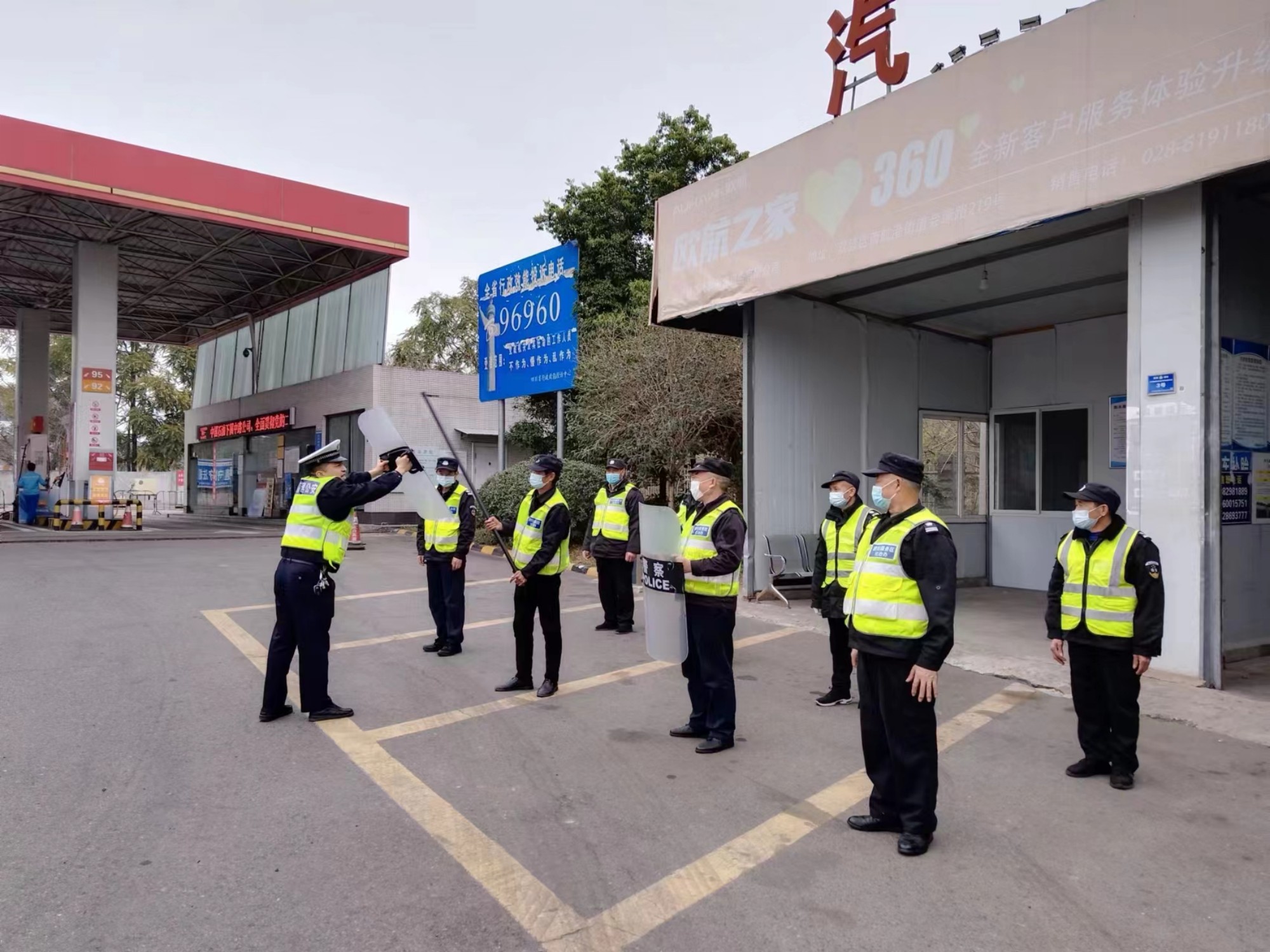 成渝高速资阳服务区开展安保业务培训