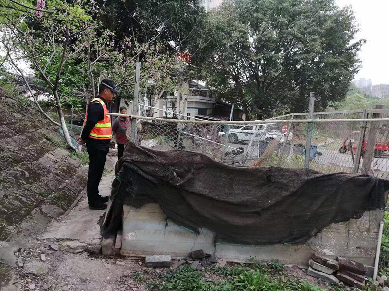 内江管理处筑牢桥下空间安全防护网