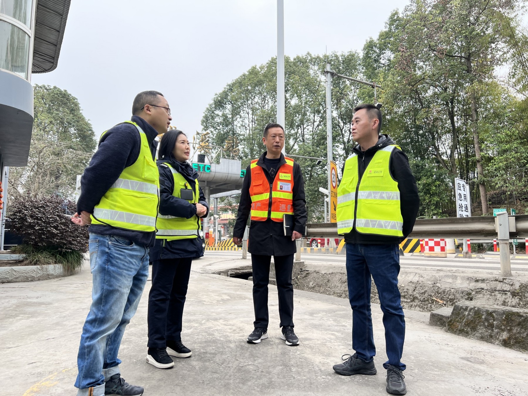 3.6+邹丽 黄旭鹰 胡长海+成渝分公司督导资阳管理处安全生产工作1