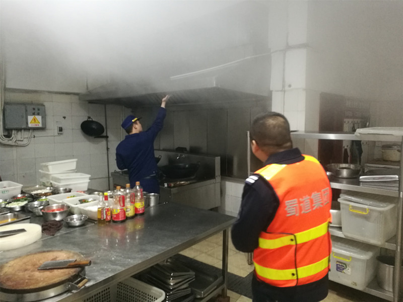 成渝高速隆昌停车区开展消防安全检查