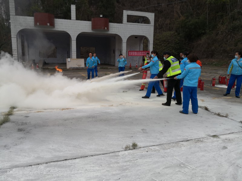 成渝高速资阳服务区联合社区开展消防知识培训