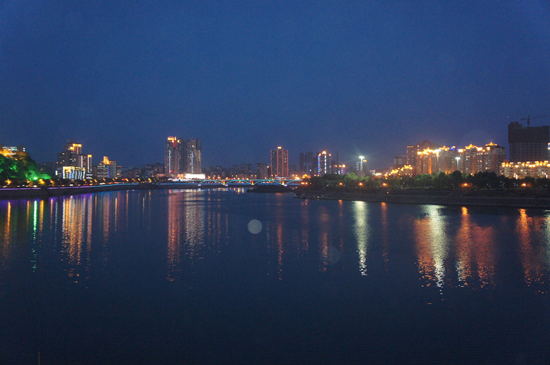 甜城湖夜景——四川成渝高速公路股份有限公司成渝分公司 李晓彤_副本