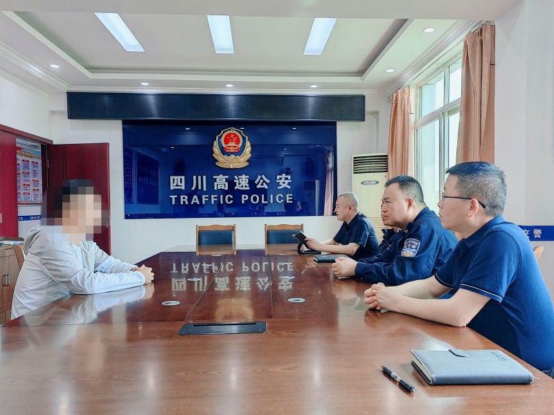 4.17+贺晓+联勤联动  资阳管理处严厉打击偷逃通行费行为