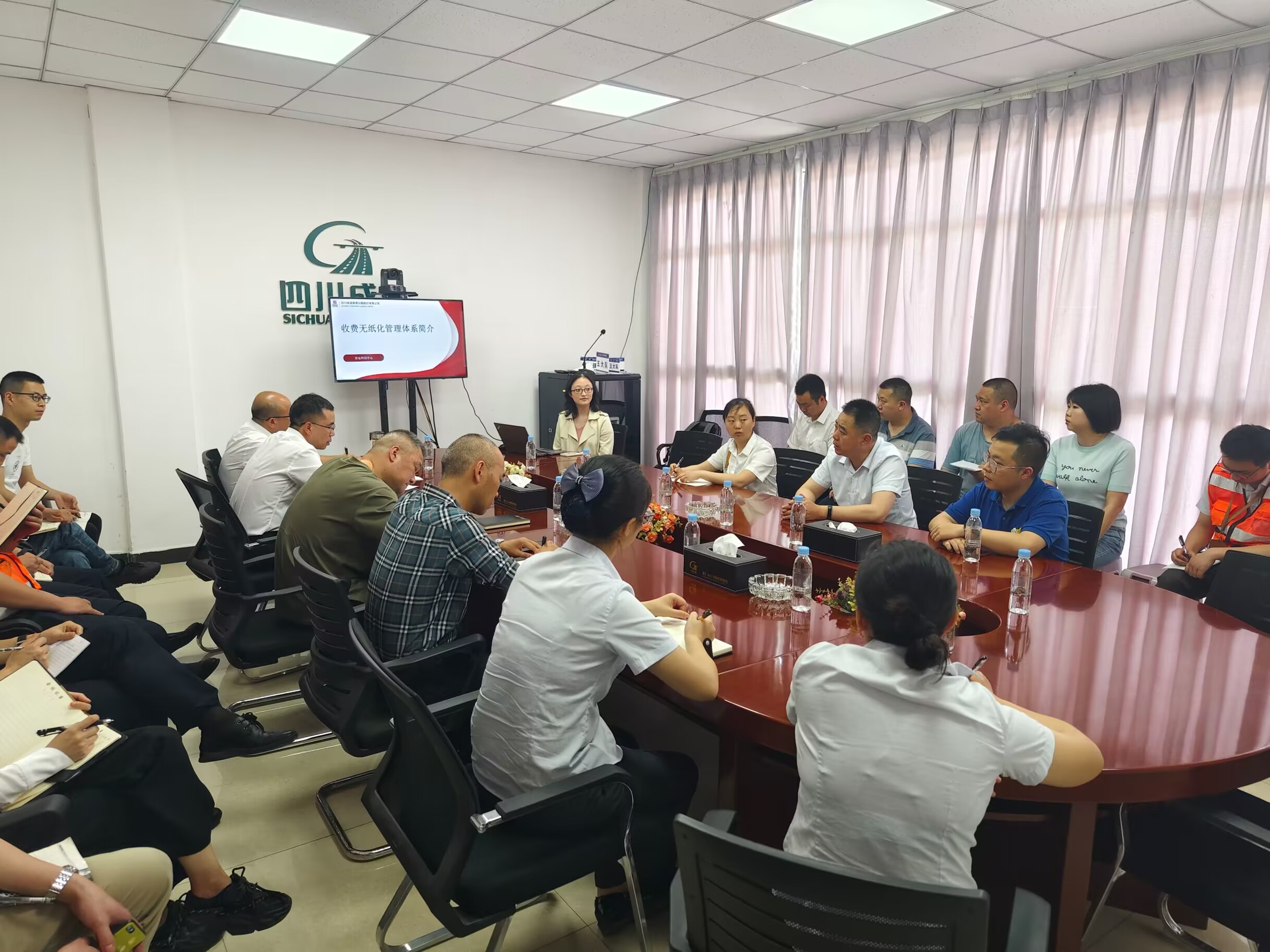 营运科创中心赴成仁高速开展收费无纸化管理体系培训推广工作