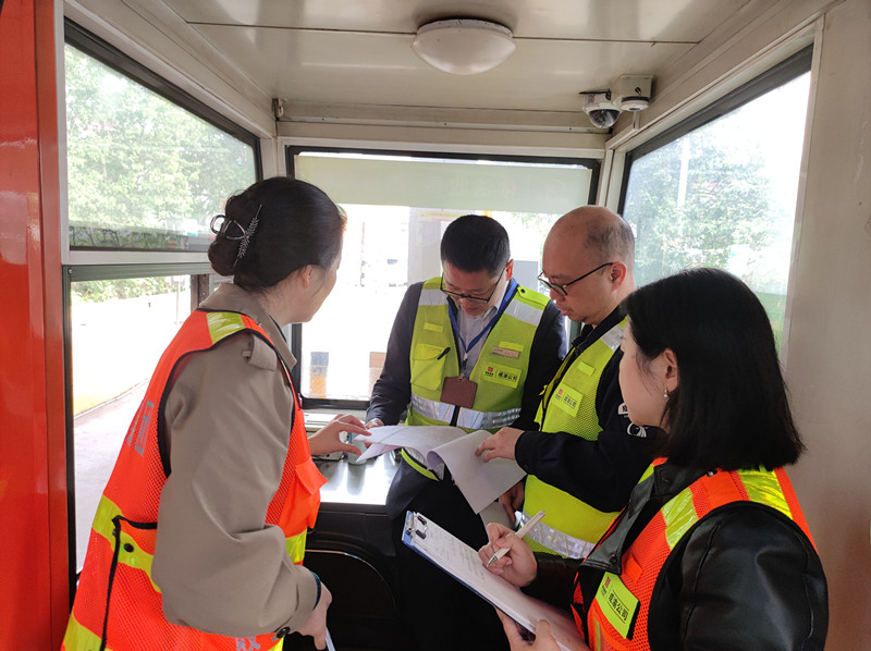 内江管理处“三到位”强化节假日收费道口缓堵保畅工作