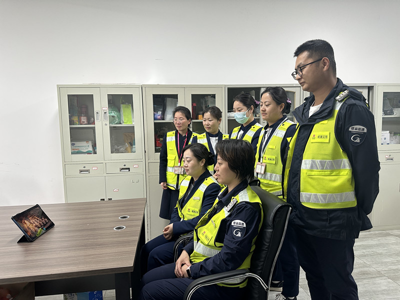 5.15+陈欣+成渝高速成都收费站青安岗班组组织开展安全培训_副本