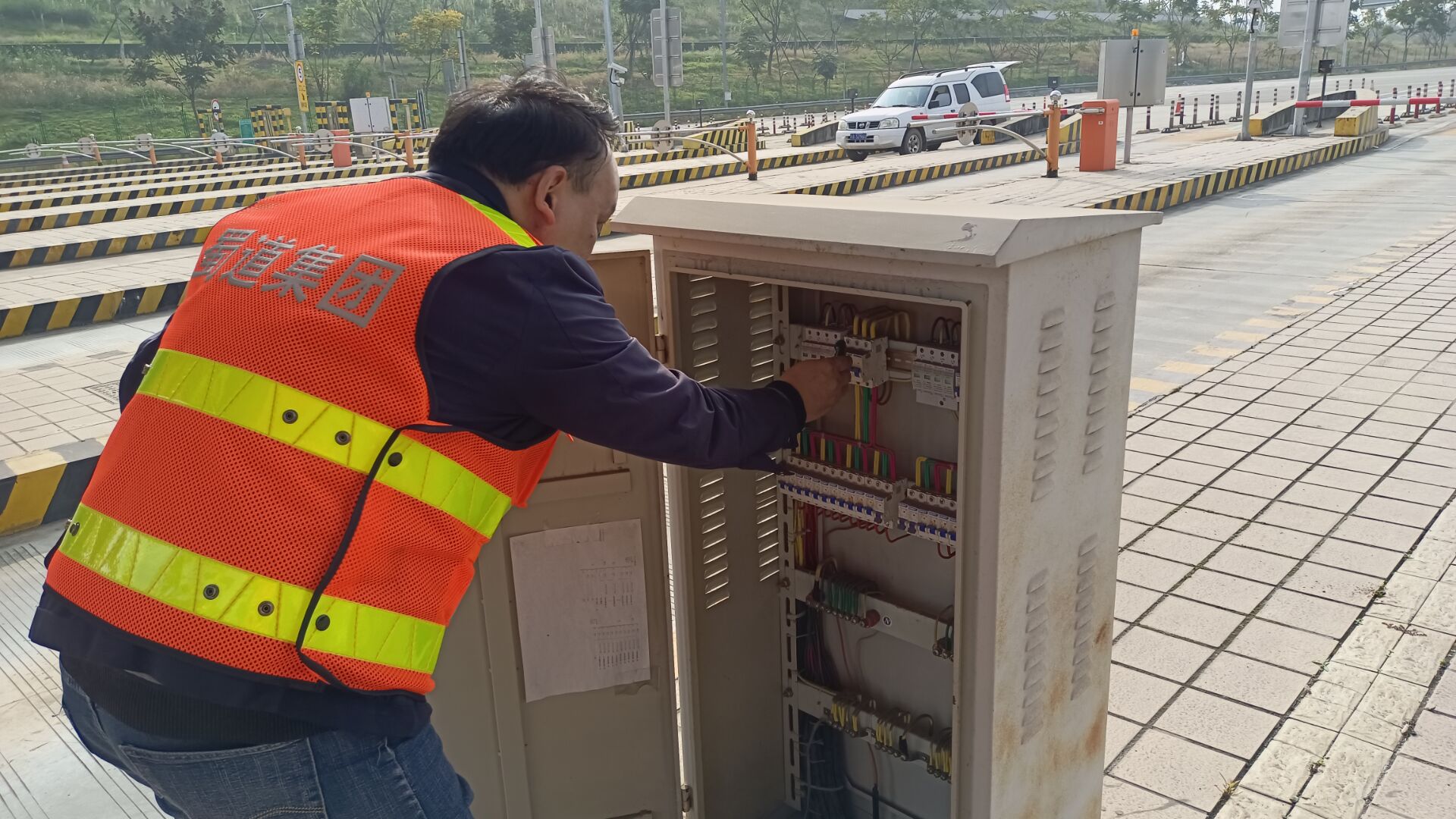 5.16+毛俊波+资阳管理处开展夏季高温天气供配电设备巡查