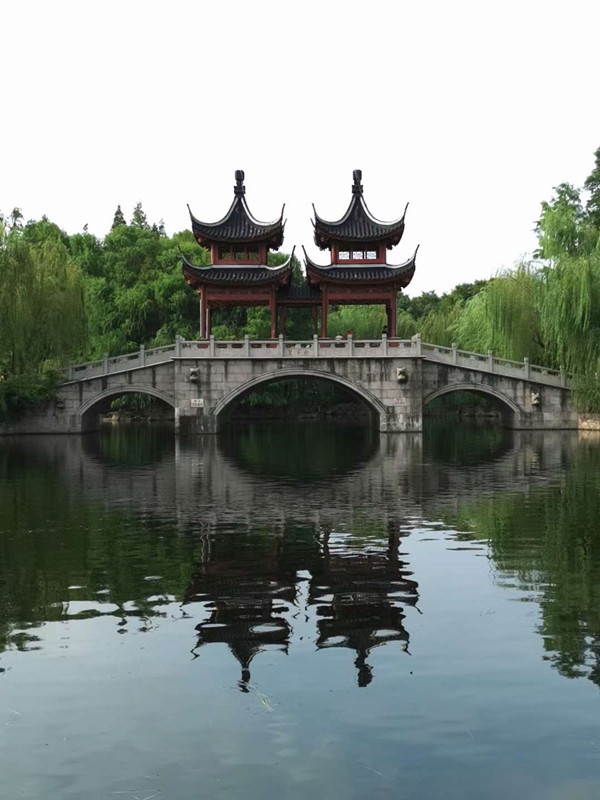 桥上亭——四川成渝高速公路股份有限公司成渝分公司陈露_副本