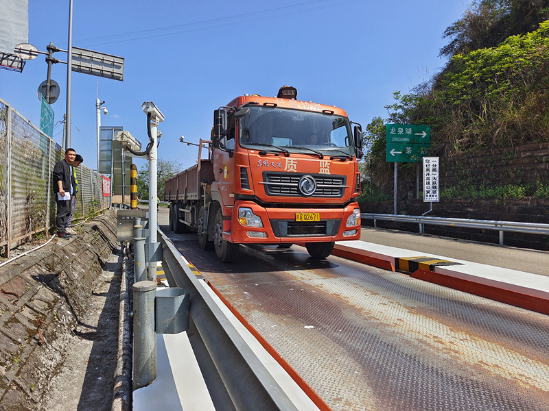 成渝高速公路成都段顺利完成计重设备检测工作