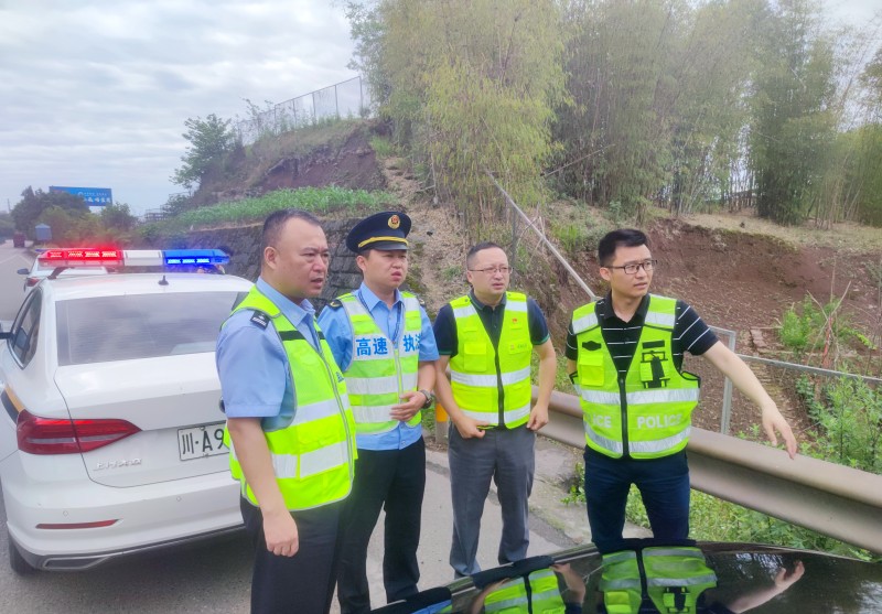 成渝高速公路资阳联勤办开展汛期电力线路安全隐患排查