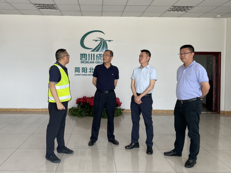 四川省交通运输综合行政执法总队到成渝高速开展安全和服务质量检查工作