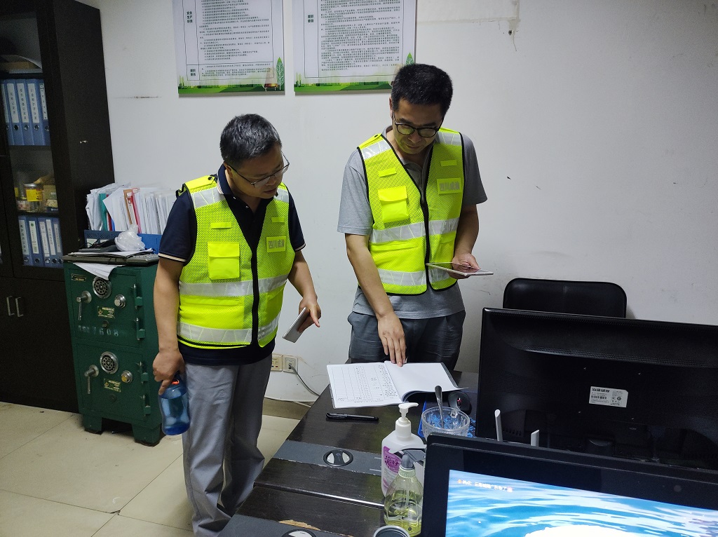 2023.6.5+成渝分公司+内江管理处扎实开展机电设备汛期巡查+覃敏