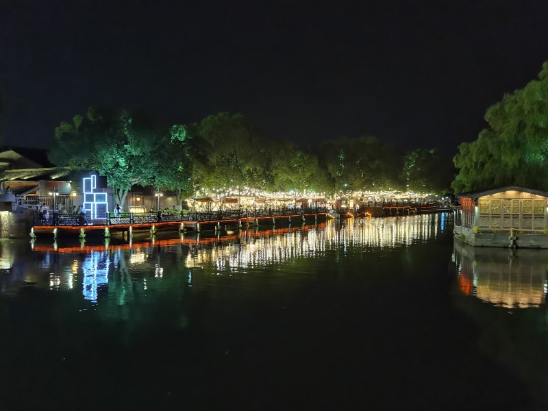 小镇夜景——四川成渝高速公路骨股份有限公司成渝分公司 冯燕君