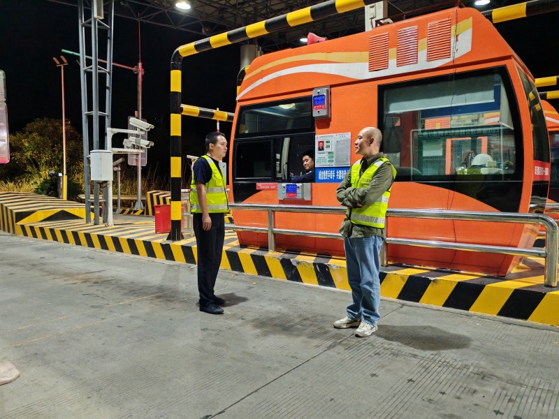 成渝分公司开展2024年货车差异化收费政策贯彻落实暨清明节前夜间专项工作督导