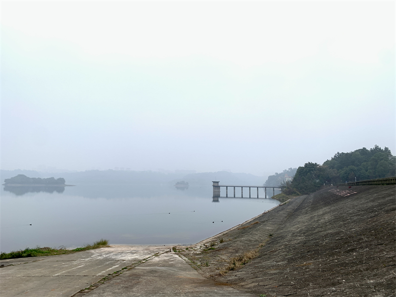 古宇湖畔——四川成渝高速公路股份有限公司成渝分公司钟晓峰