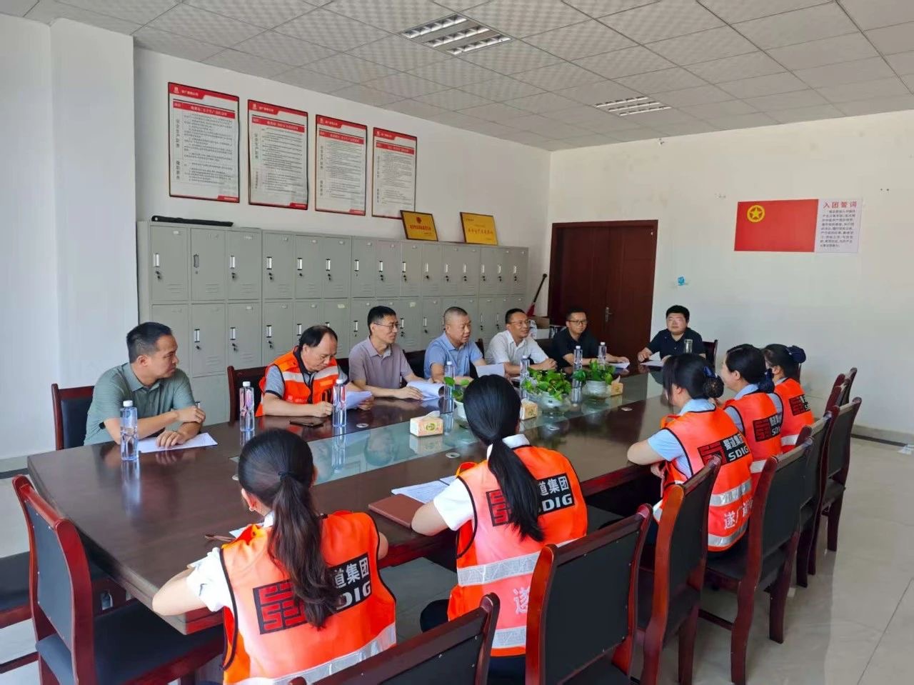 公路运营一分公司党委书记、执行董事鲜思静到遂广遂西高速开展工作调研